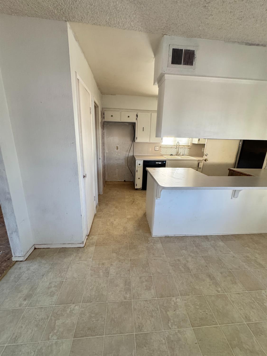 107 W Richert Ave, Clovis, CA 93612