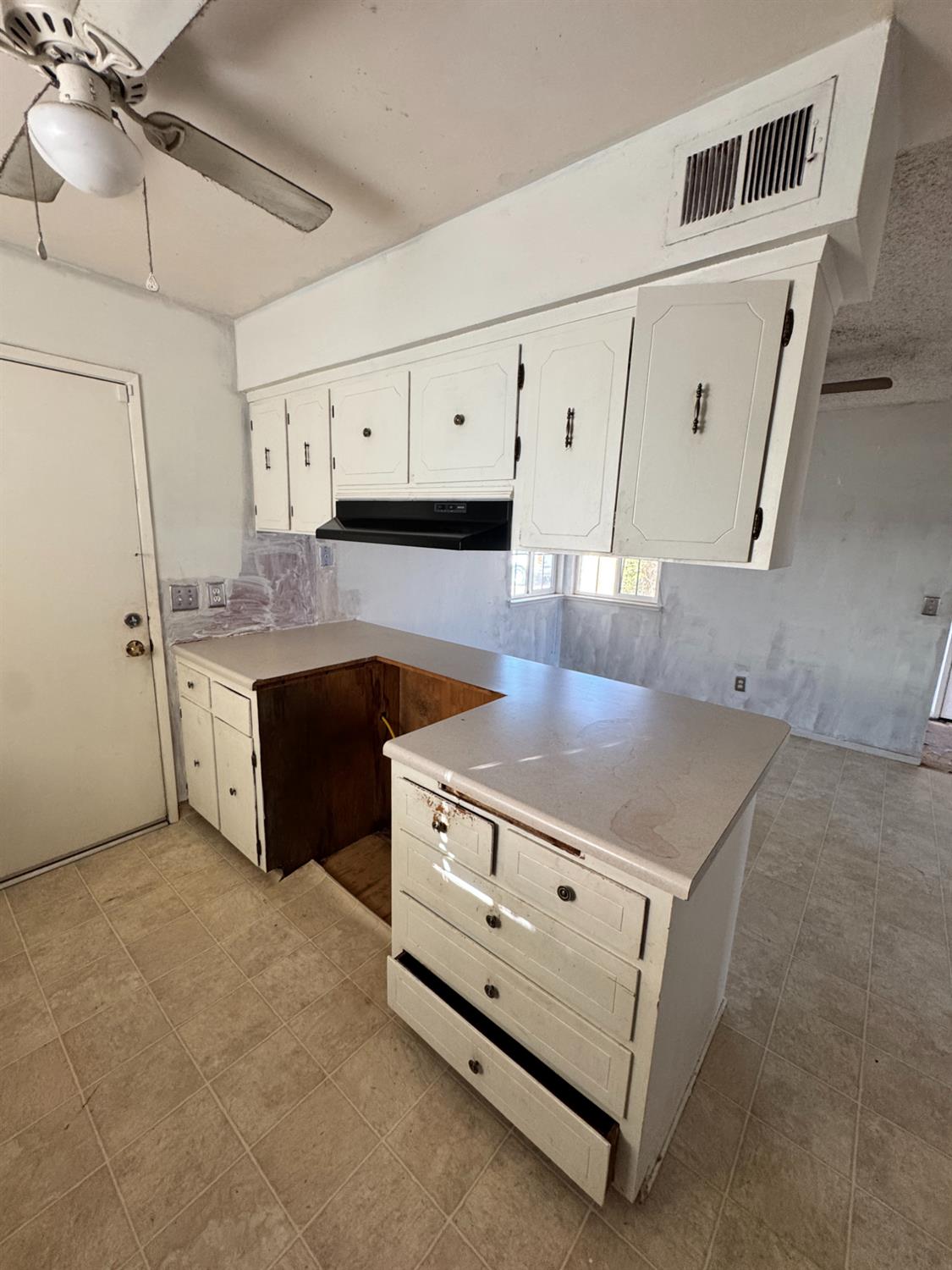 107 W Richert Ave, Clovis, CA 93612