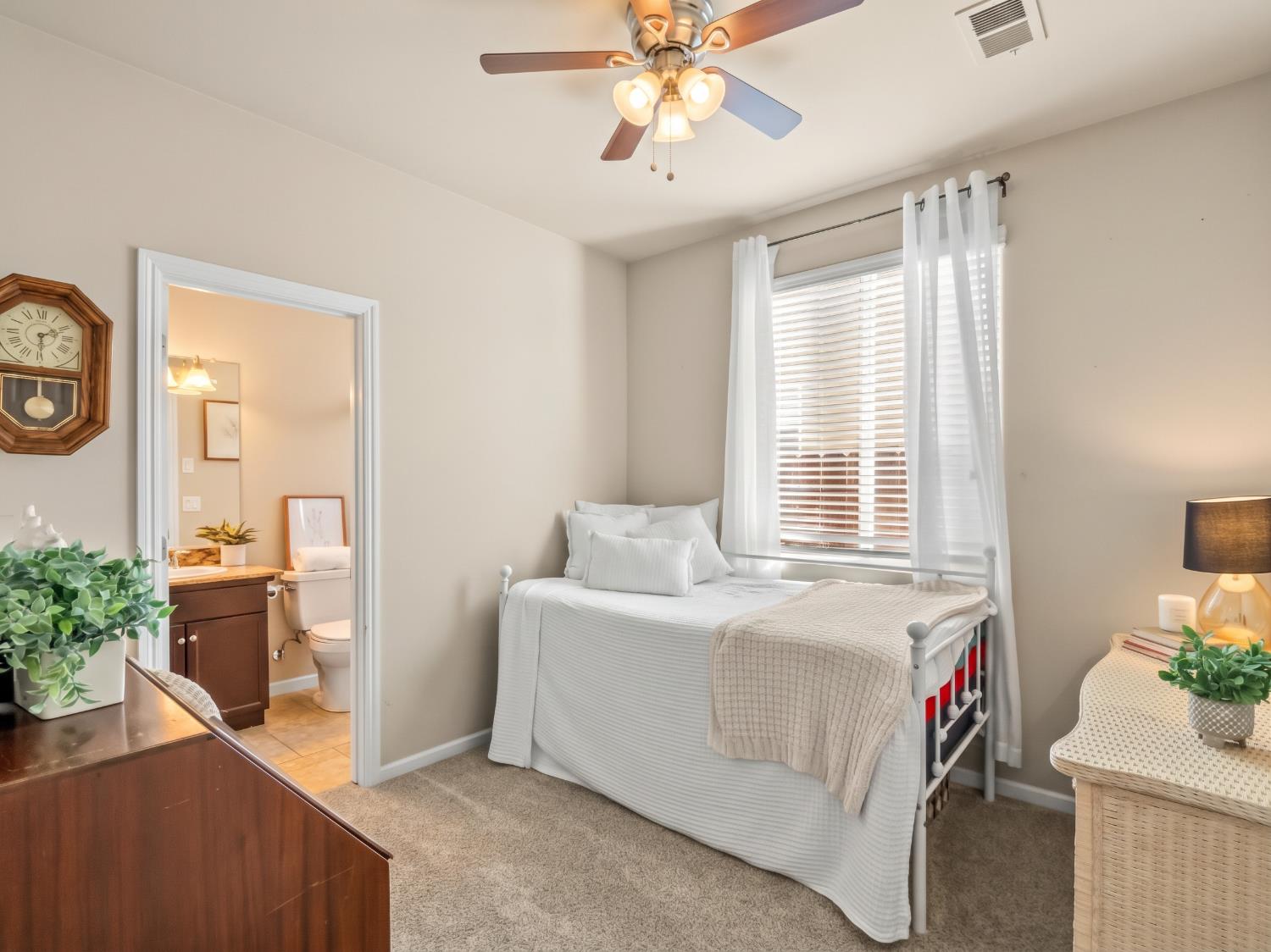 3435 Del Dios Ave, Clovis, CA 93619