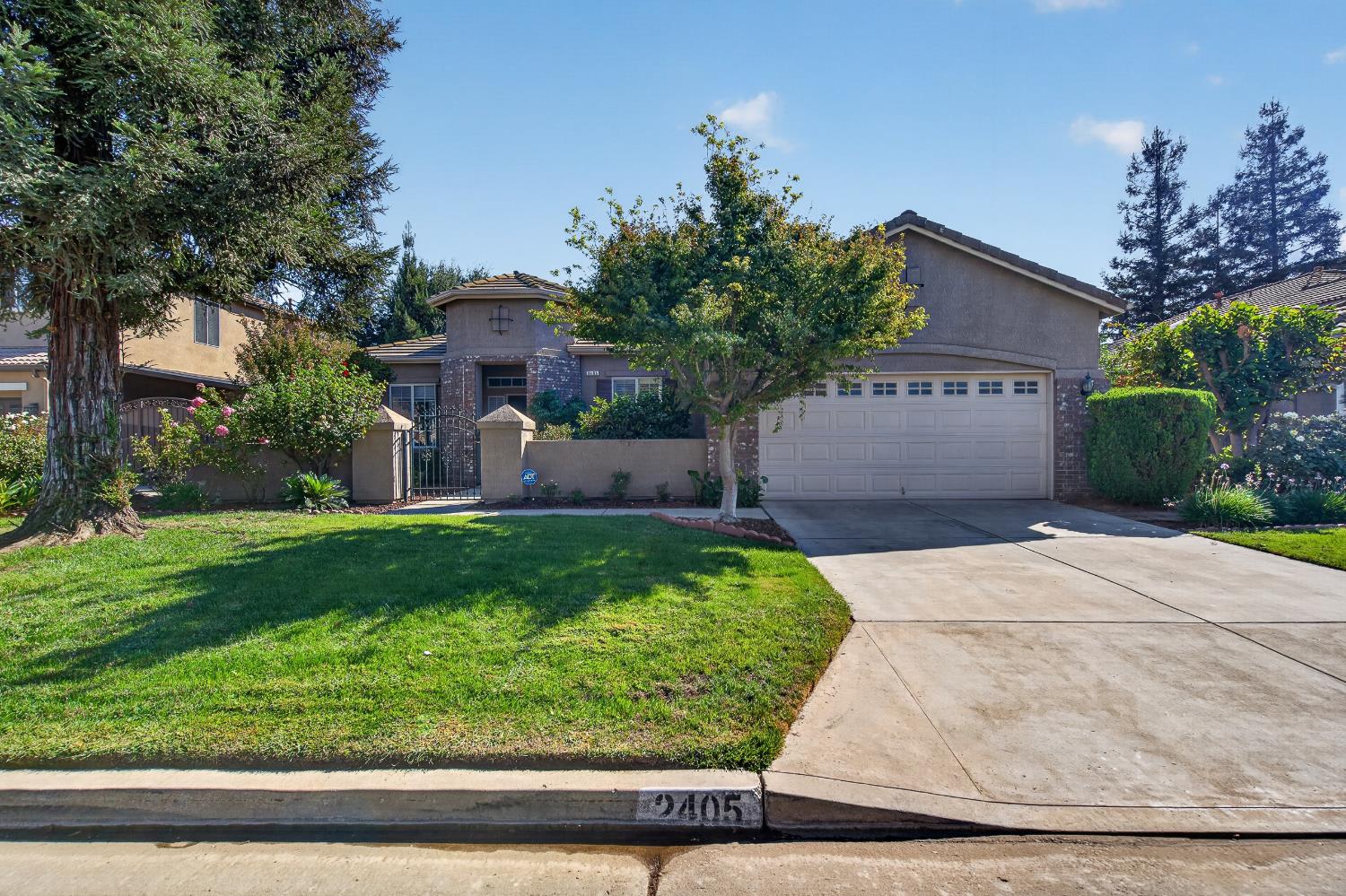 2405 E Shea Dr, Fresno, CA 93720