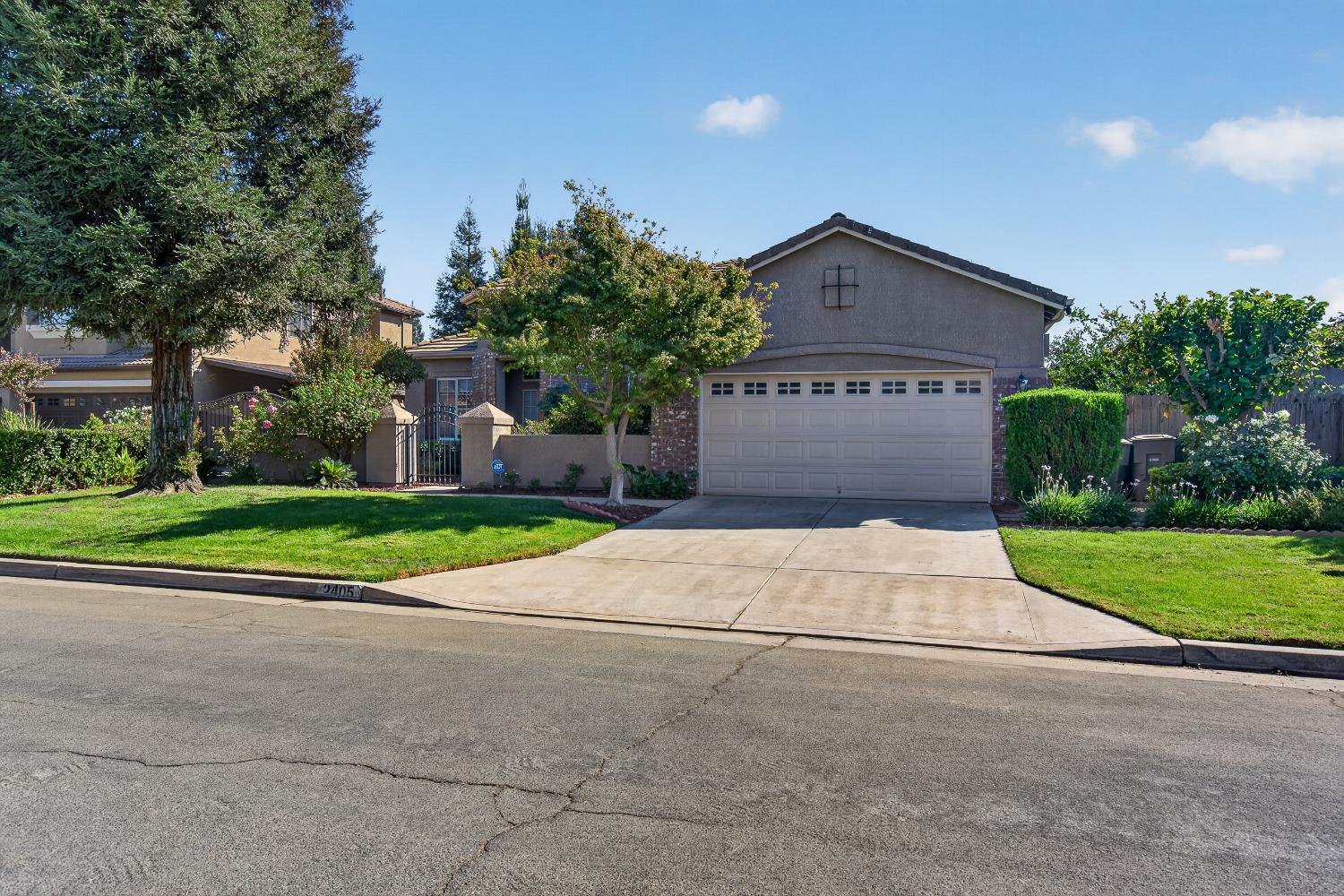 2405 E Shea Dr, Fresno, CA 93720