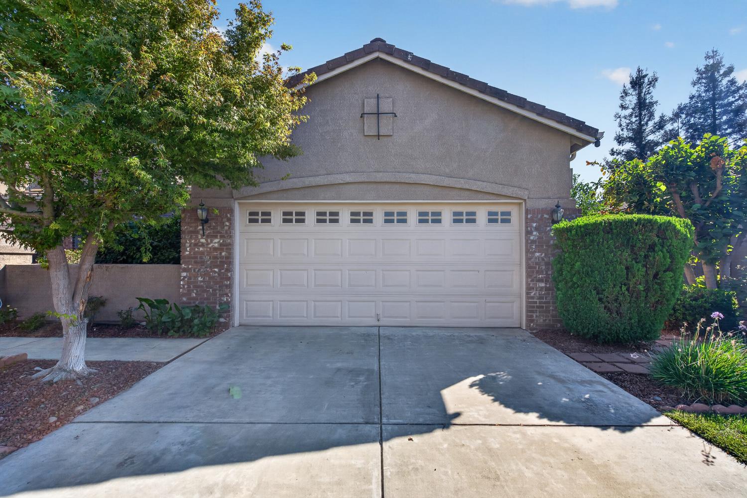 2405 E Shea Dr, Fresno, CA 93720