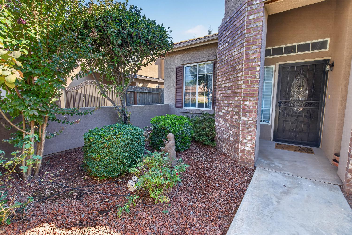 2405 E Shea Dr, Fresno, CA 93720