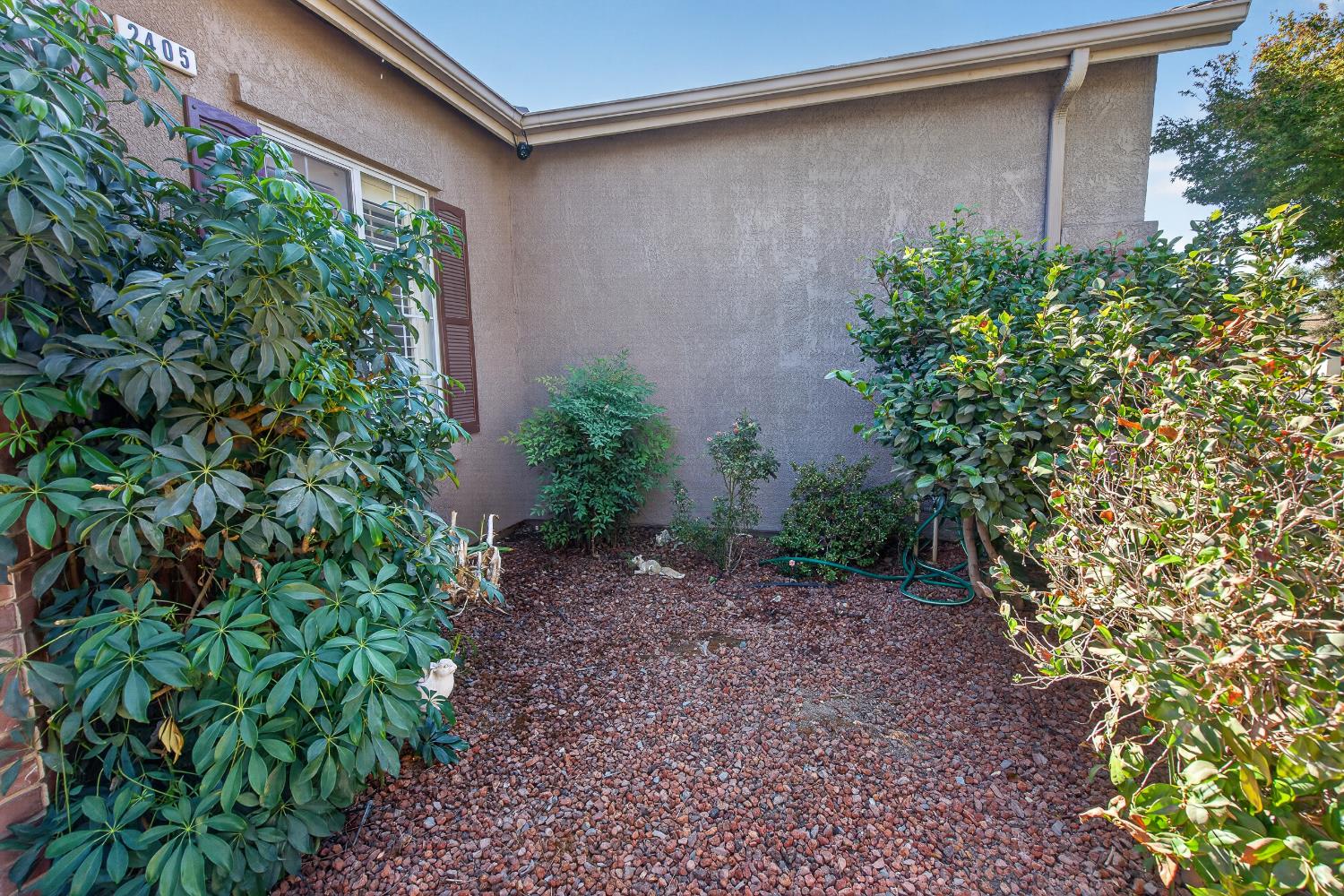 2405 E Shea Dr, Fresno, CA 93720