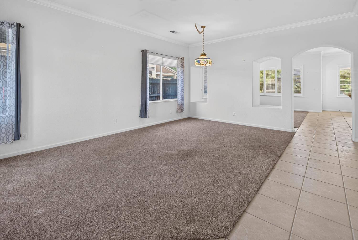 2405 E Shea Dr, Fresno, CA 93720