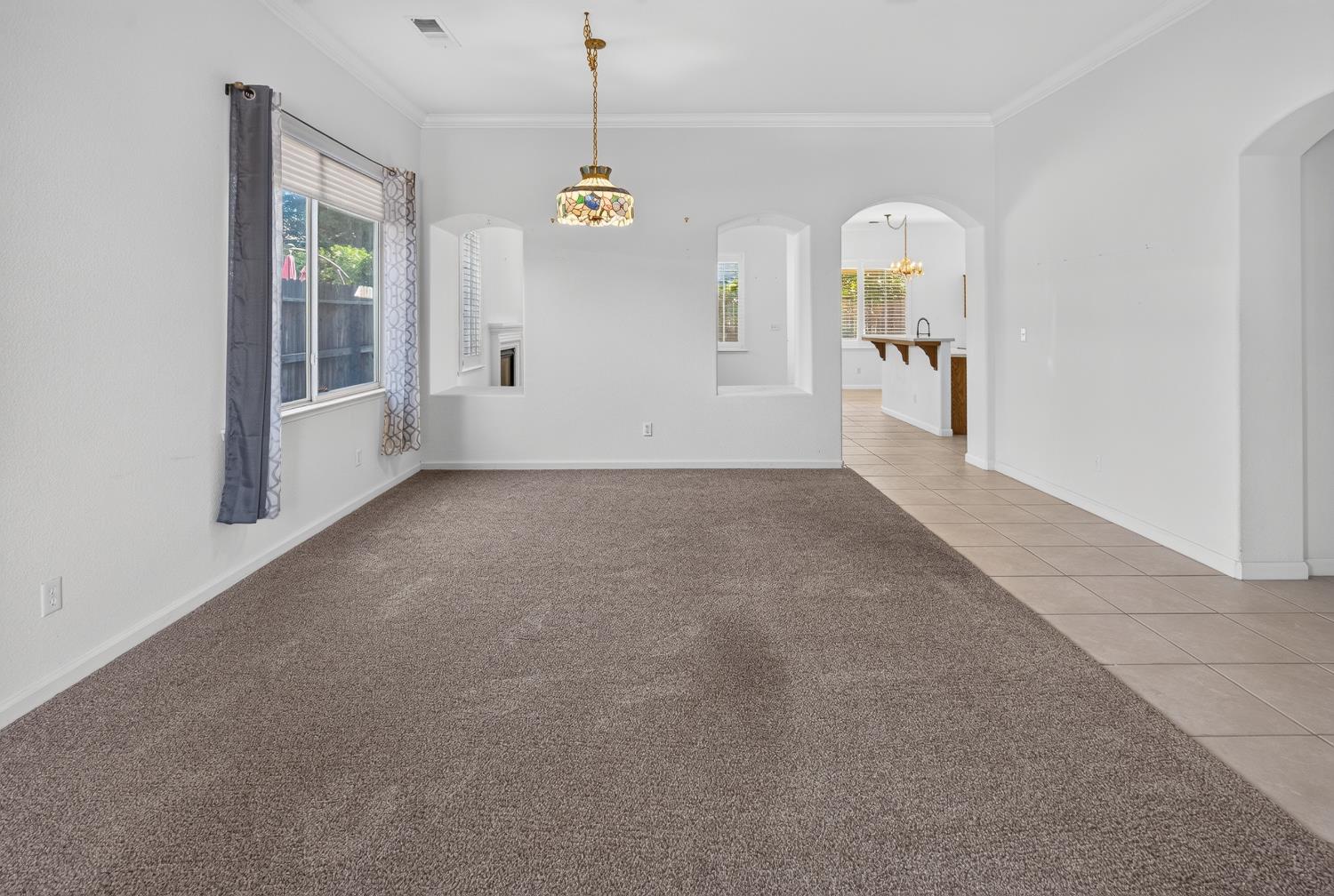 2405 E Shea Dr, Fresno, CA 93720