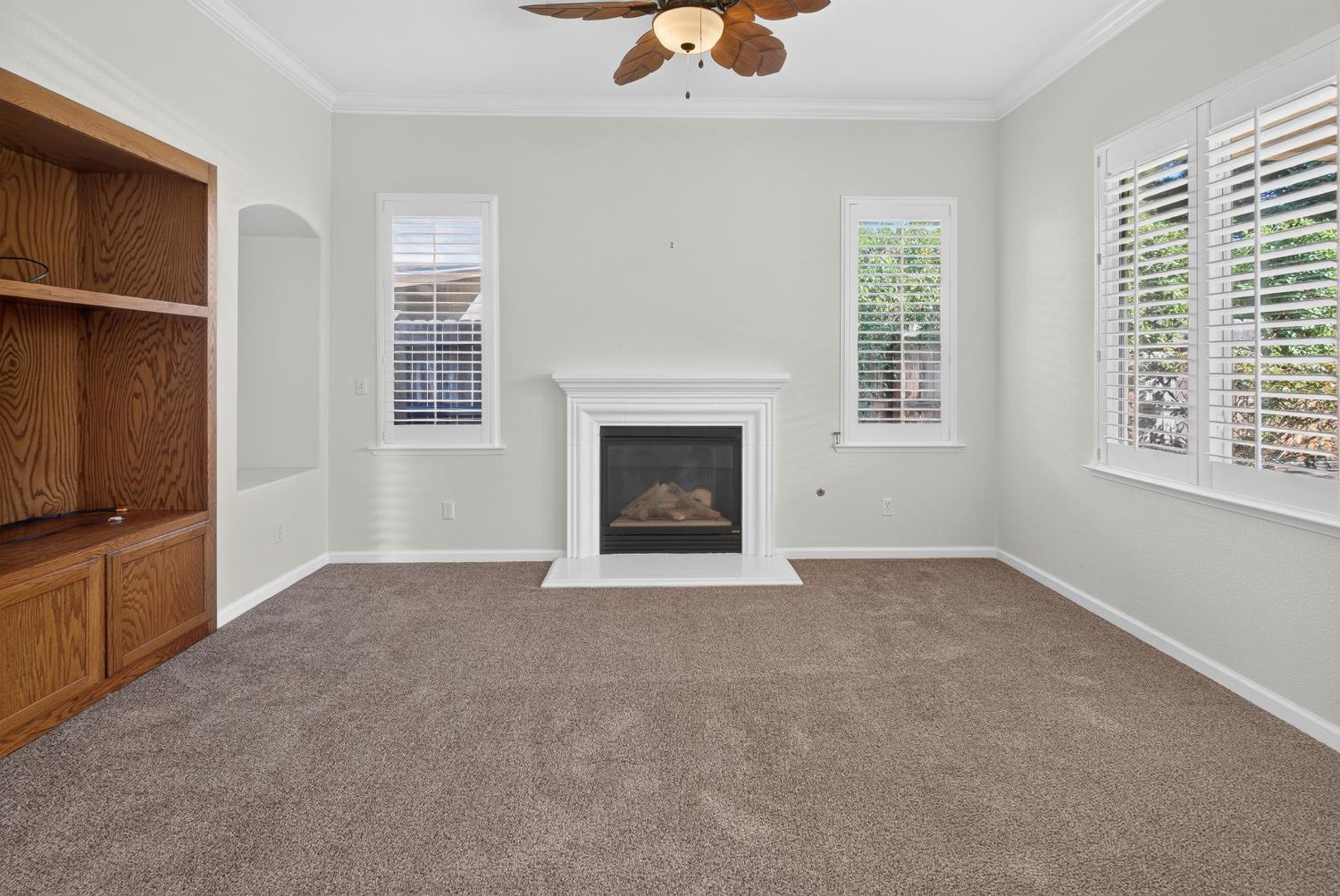 2405 E Shea Dr, Fresno, CA 93720