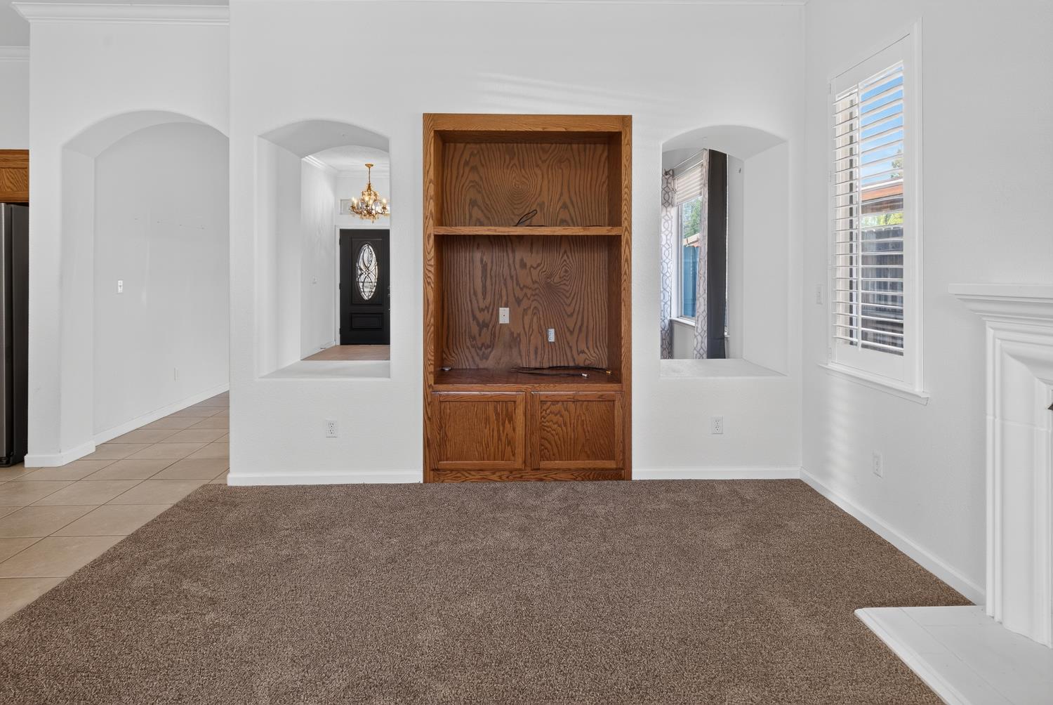 2405 E Shea Dr, Fresno, CA 93720