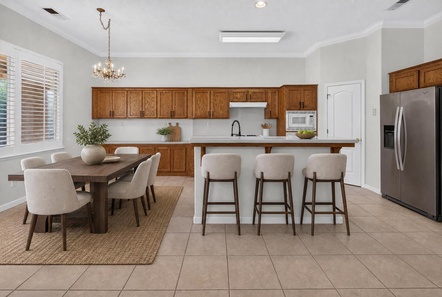 2405 E Shea Dr, Fresno, CA 93720