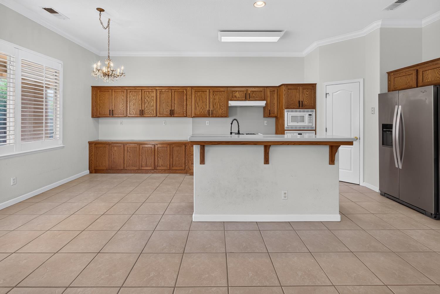 2405 E Shea Dr, Fresno, CA 93720