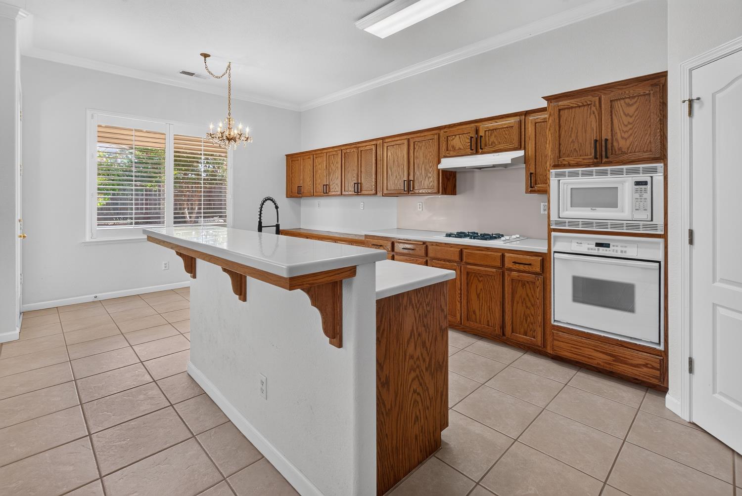 2405 E Shea Dr, Fresno, CA 93720