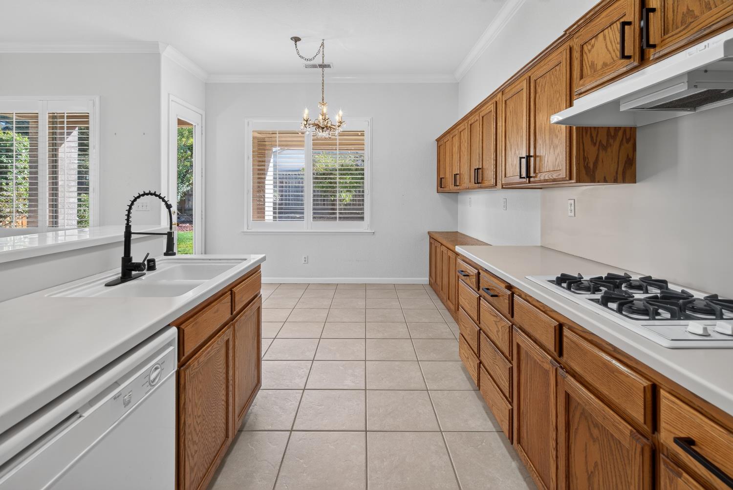 2405 E Shea Dr, Fresno, CA 93720