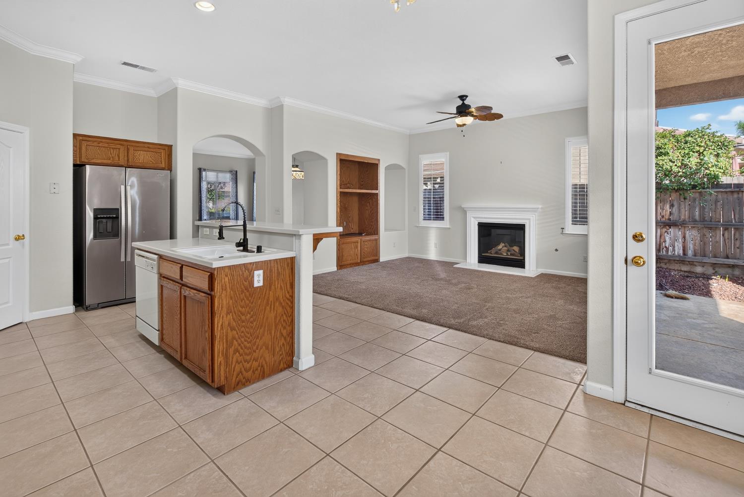 2405 E Shea Dr, Fresno, CA 93720
