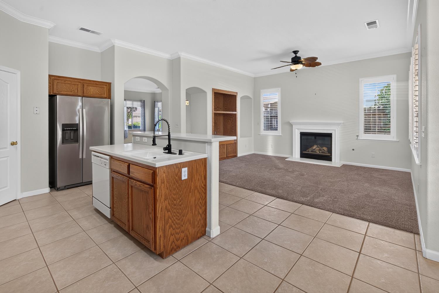 2405 E Shea Dr, Fresno, CA 93720