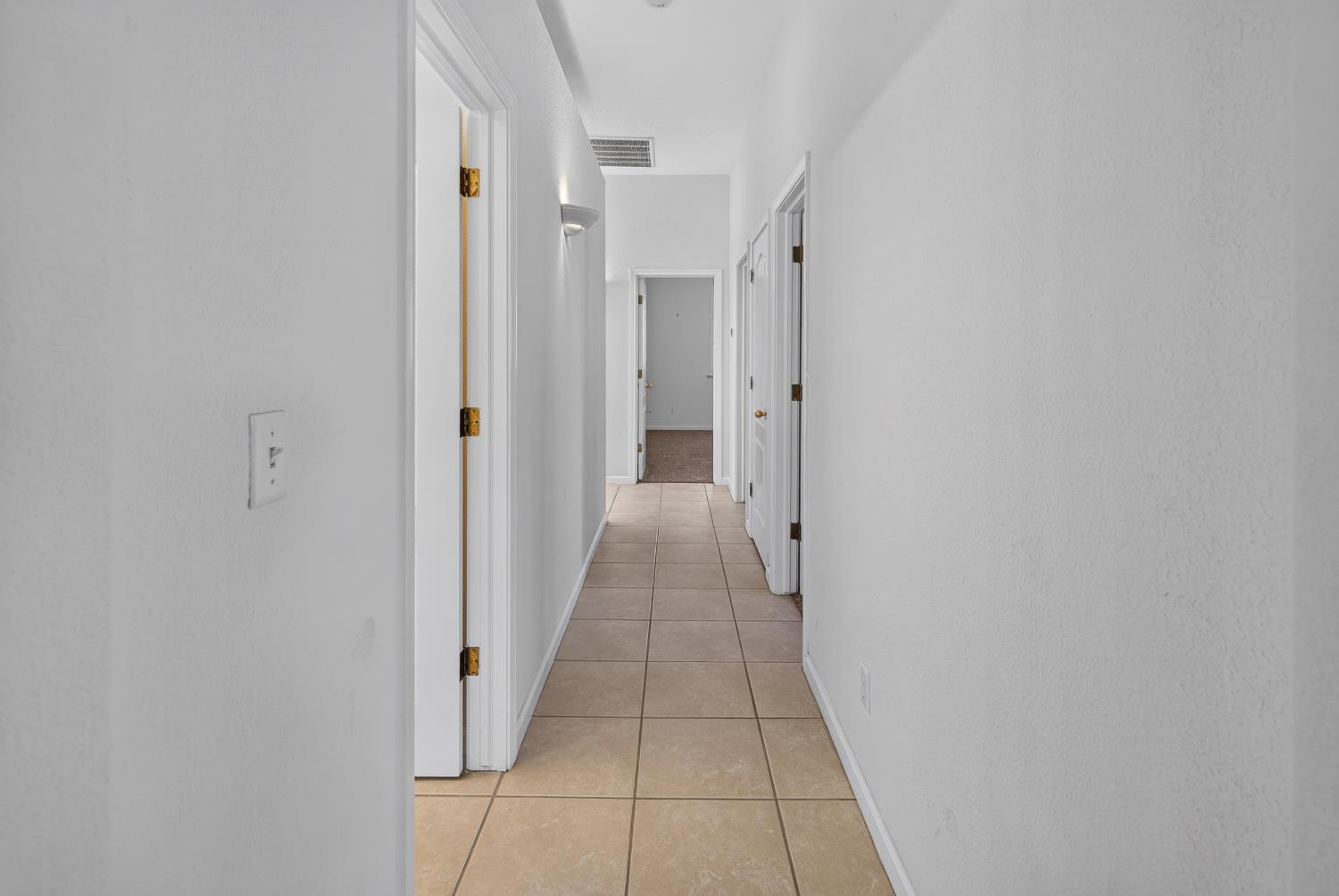 2405 E Shea Dr, Fresno, CA 93720