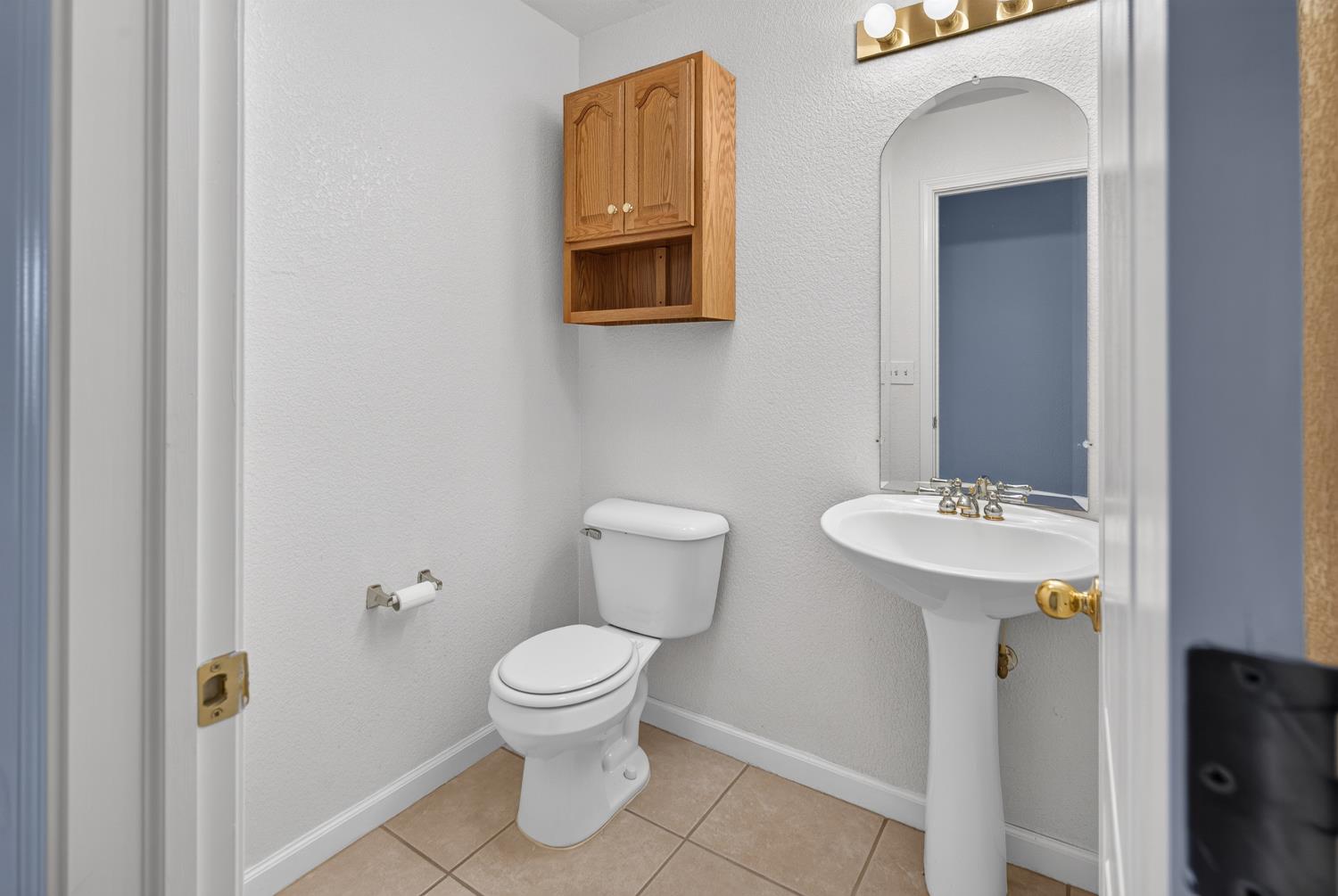 2405 E Shea Dr, Fresno, CA 93720