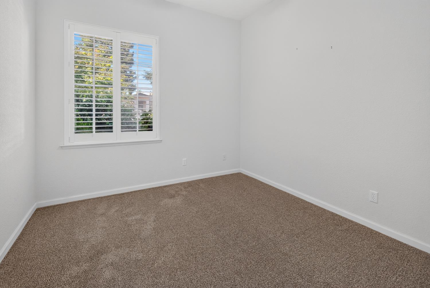2405 E Shea Dr, Fresno, CA 93720