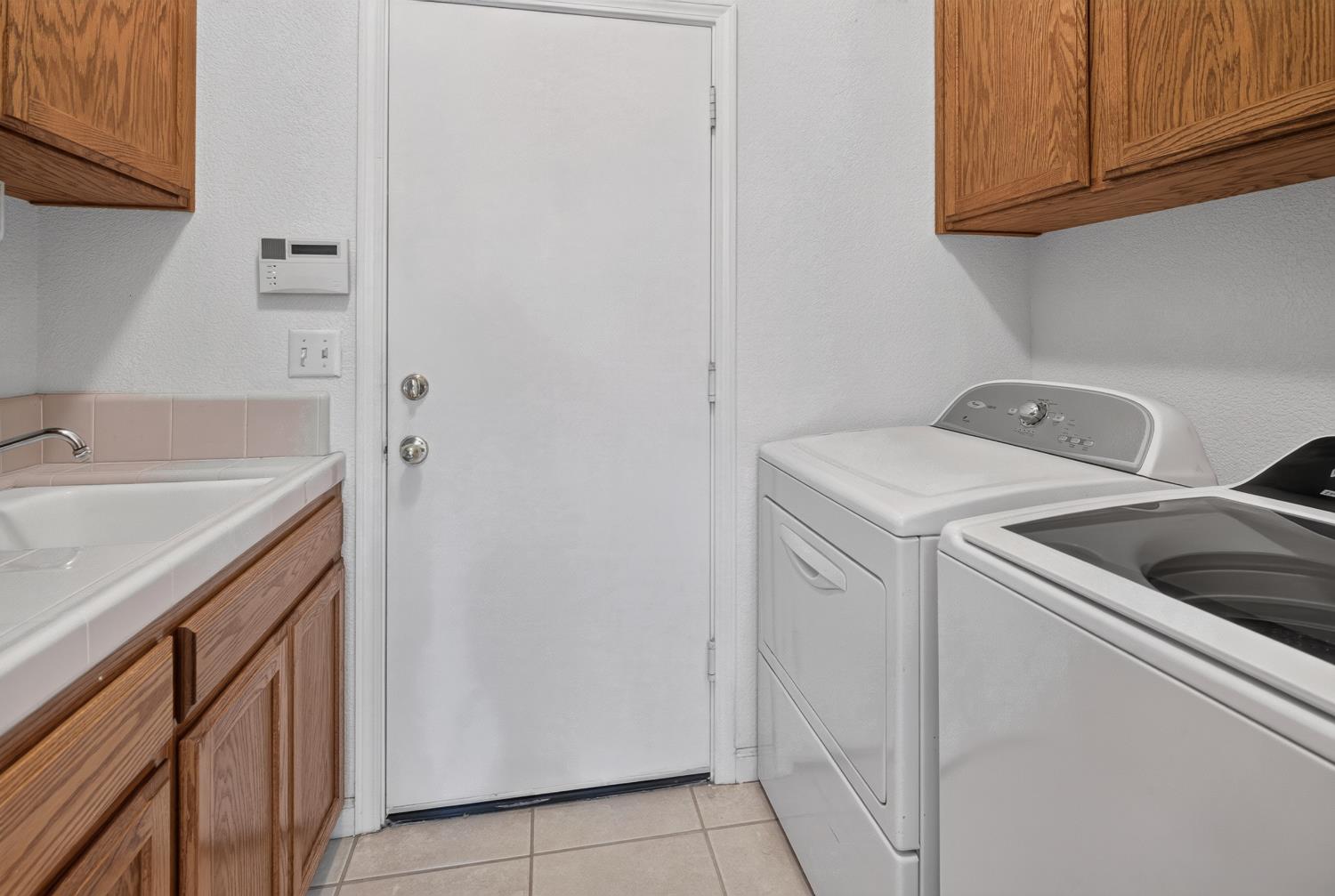 2405 E Shea Dr, Fresno, CA 93720