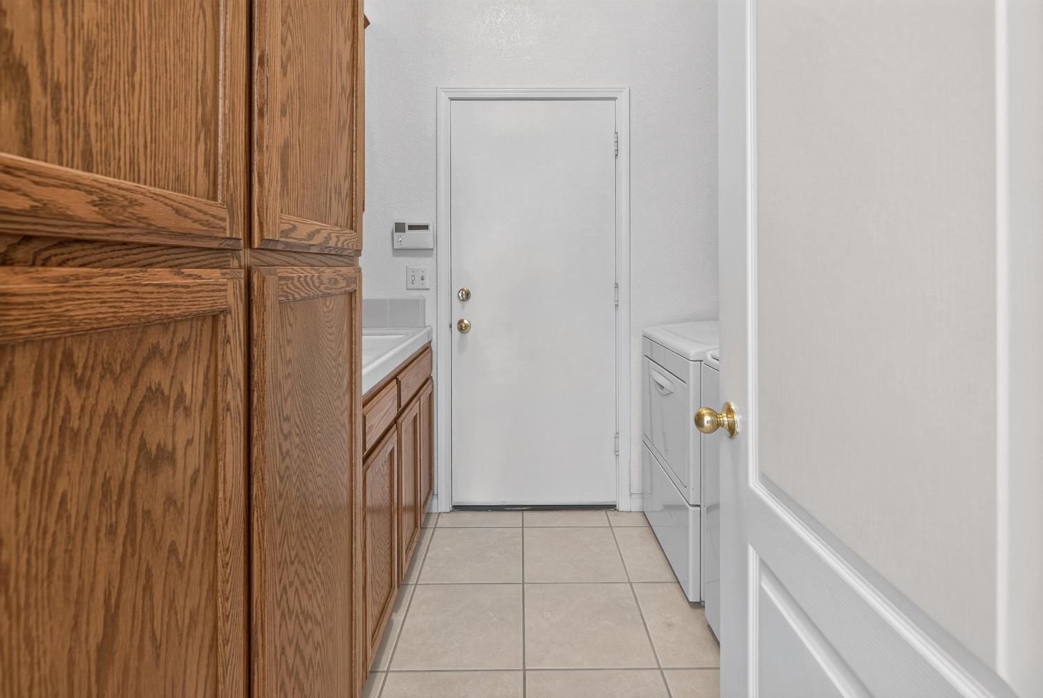 2405 E Shea Dr, Fresno, CA 93720