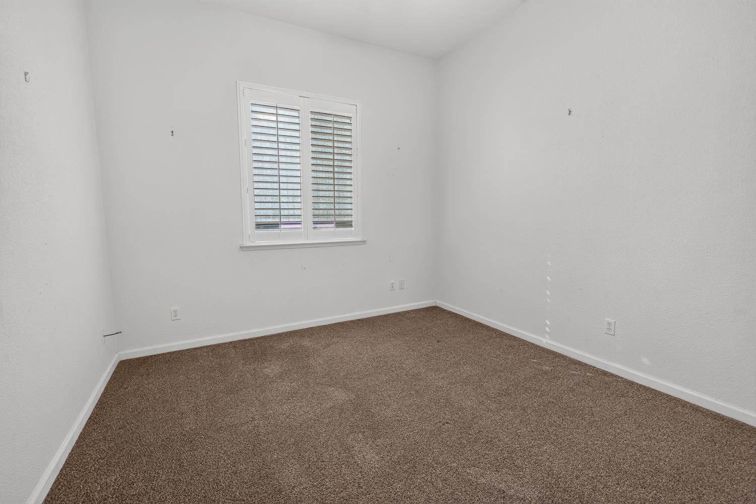 2405 E Shea Dr, Fresno, CA 93720