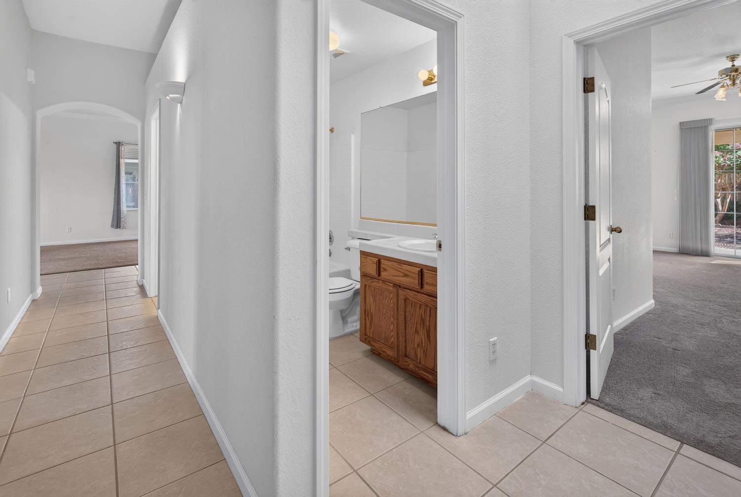 2405 E Shea Dr, Fresno, CA 93720