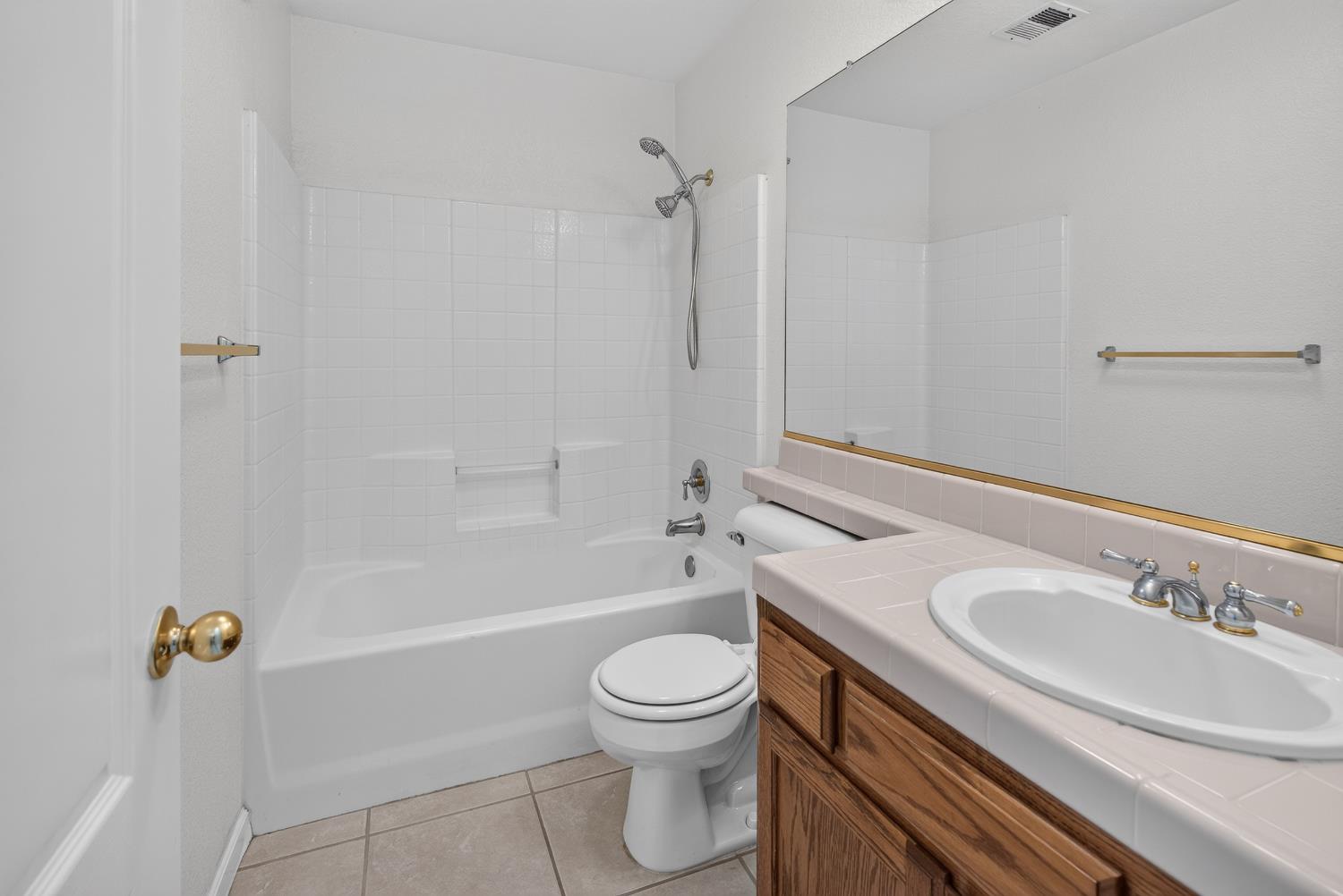 2405 E Shea Dr, Fresno, CA 93720