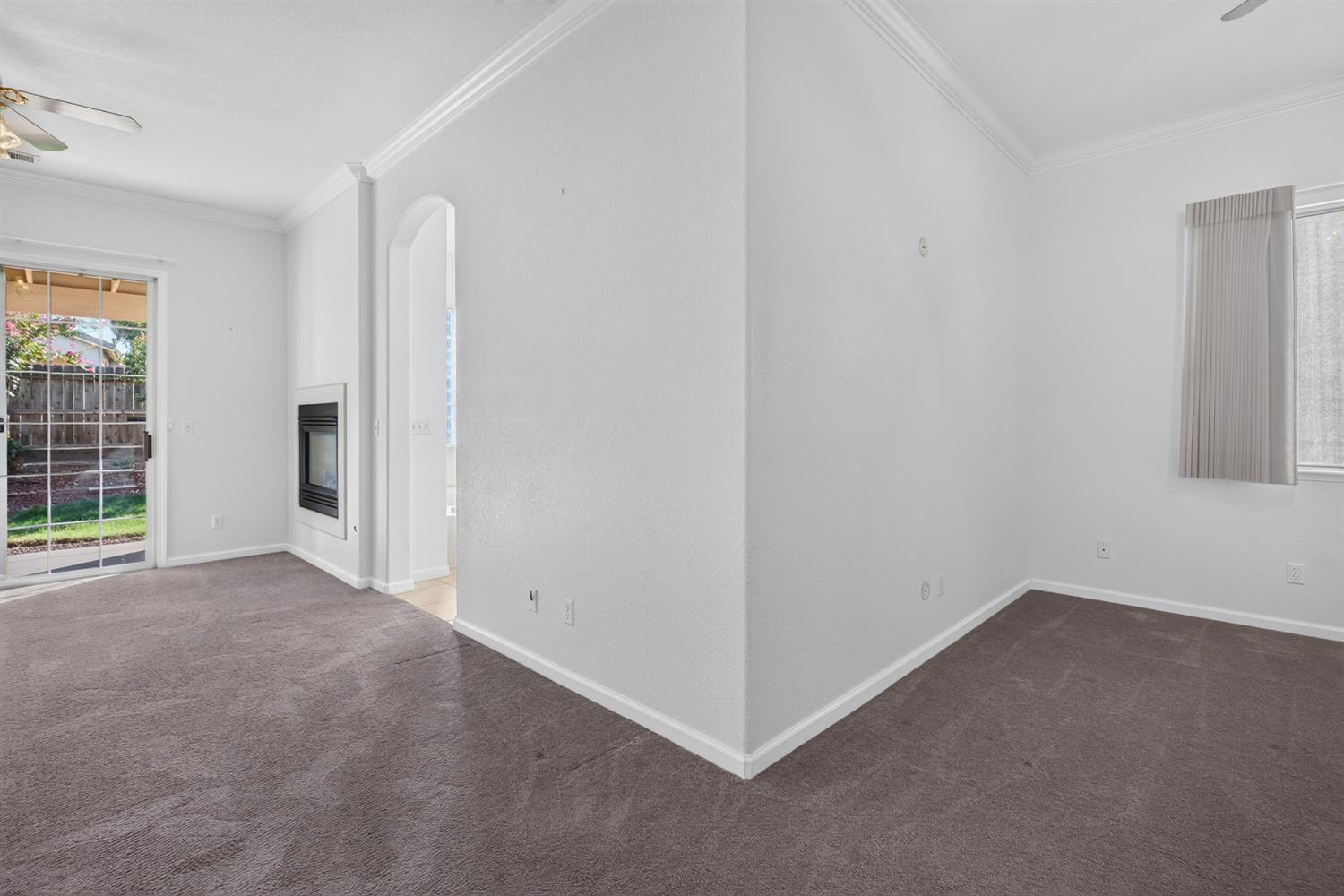 2405 E Shea Dr, Fresno, CA 93720
