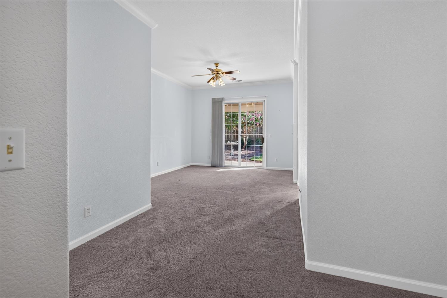 2405 E Shea Dr, Fresno, CA 93720