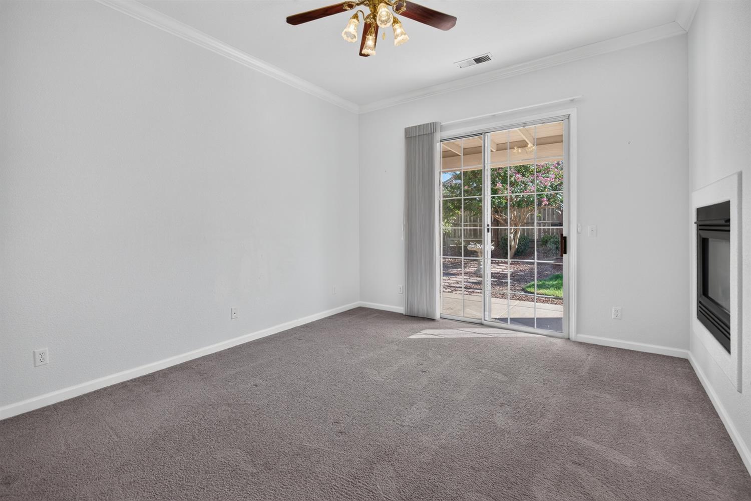2405 E Shea Dr, Fresno, CA 93720