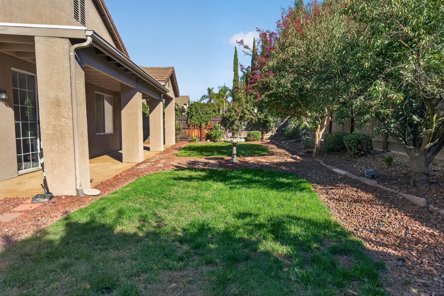 2405 E Shea Dr, Fresno, CA 93720