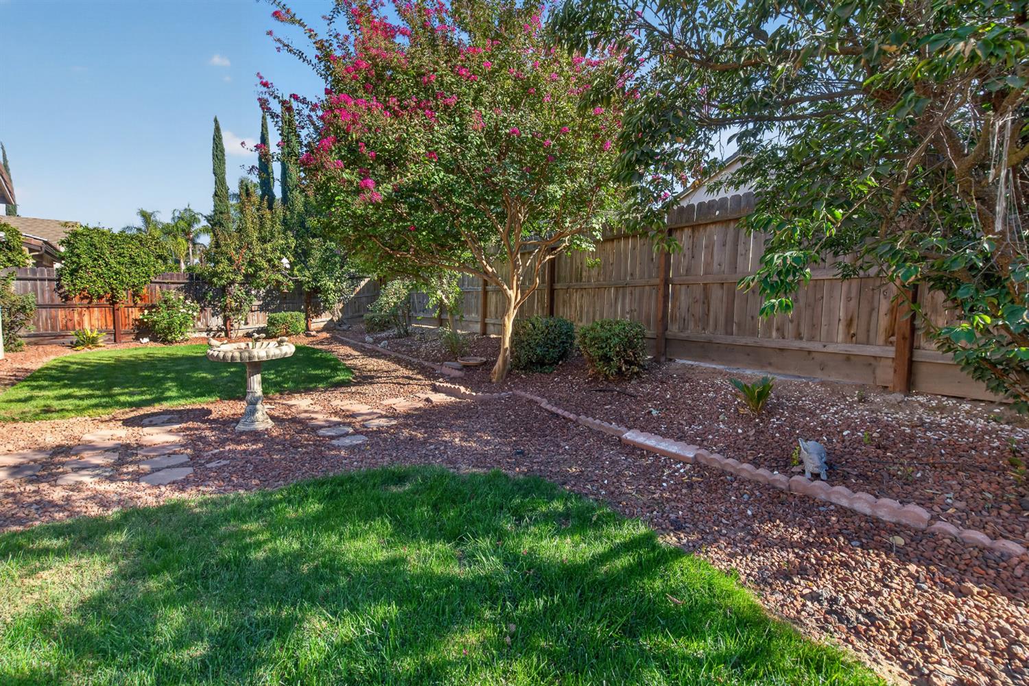2405 E Shea Dr, Fresno, CA 93720