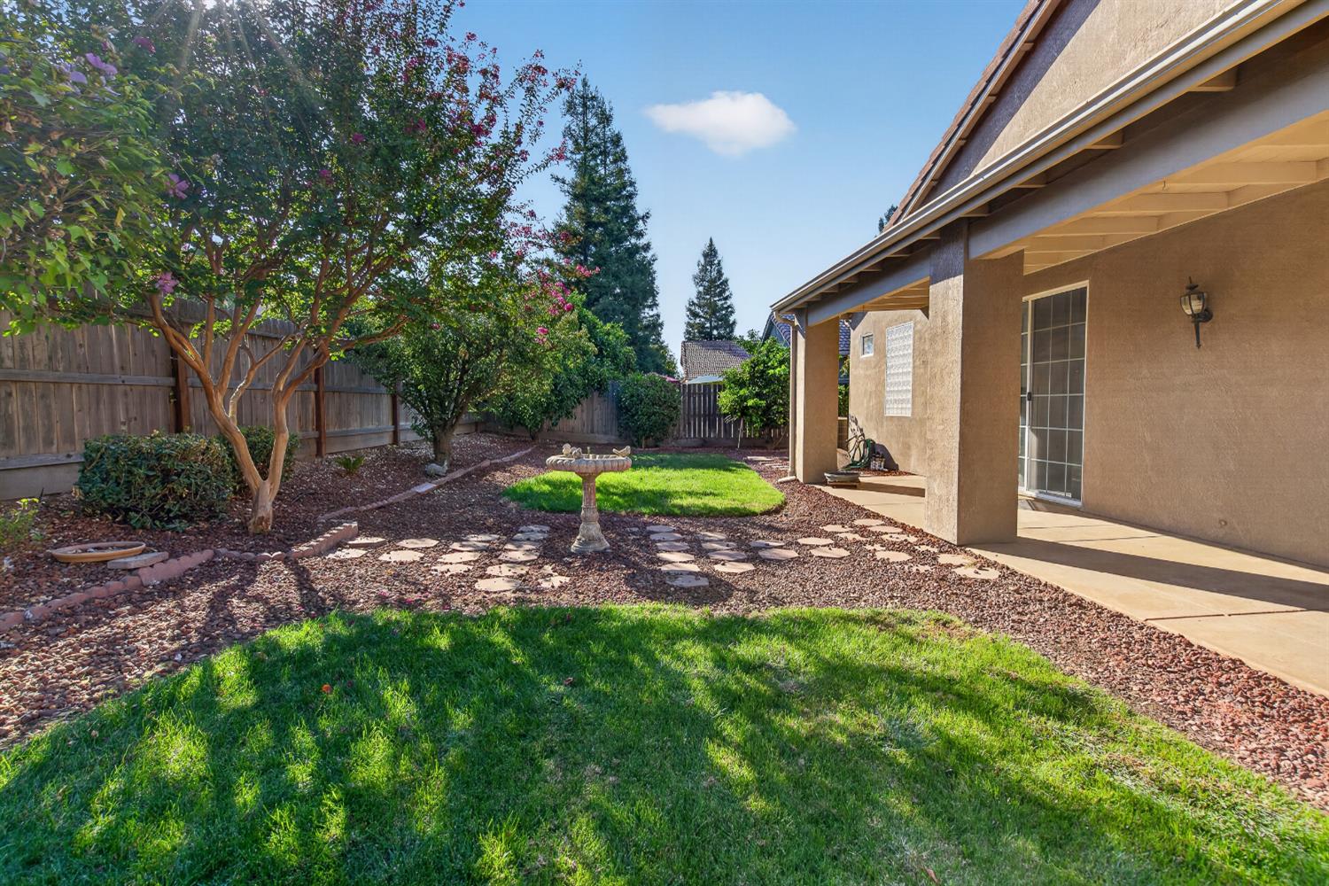 2405 E Shea Dr, Fresno, CA 93720