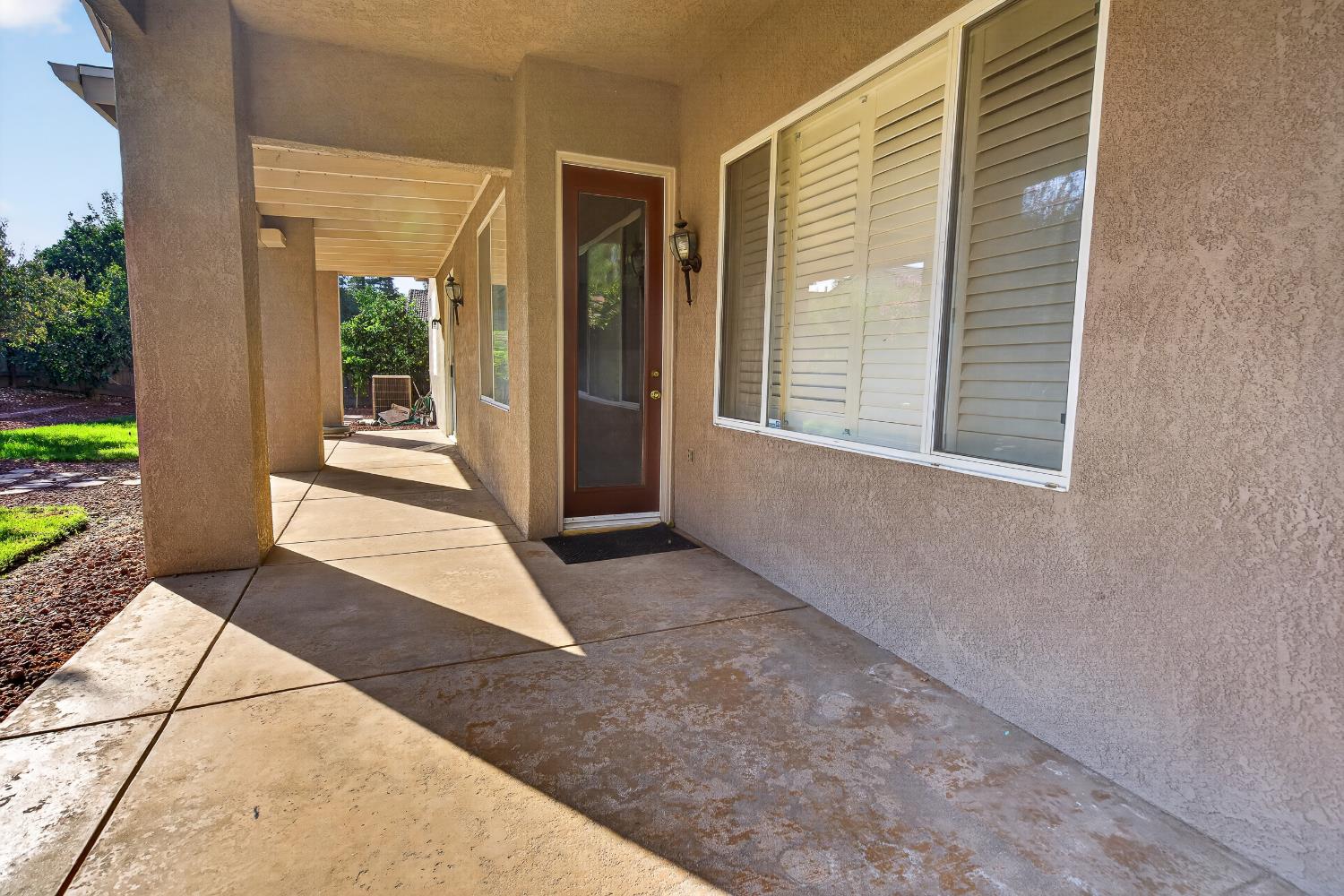 2405 E Shea Dr, Fresno, CA 93720