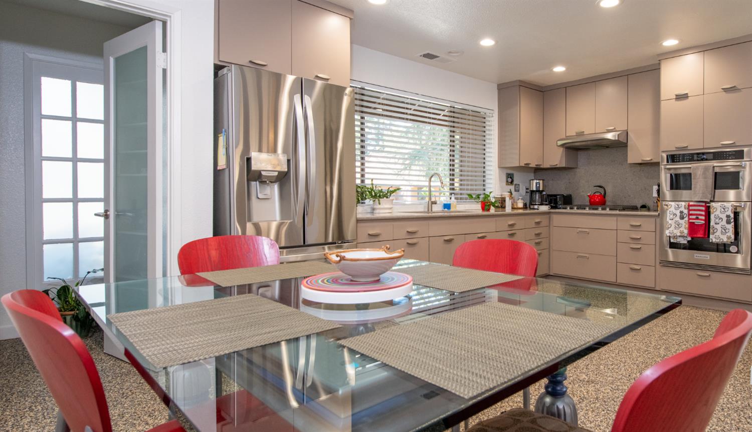 2095 W Barstow Ave, Fresno, CA 93711