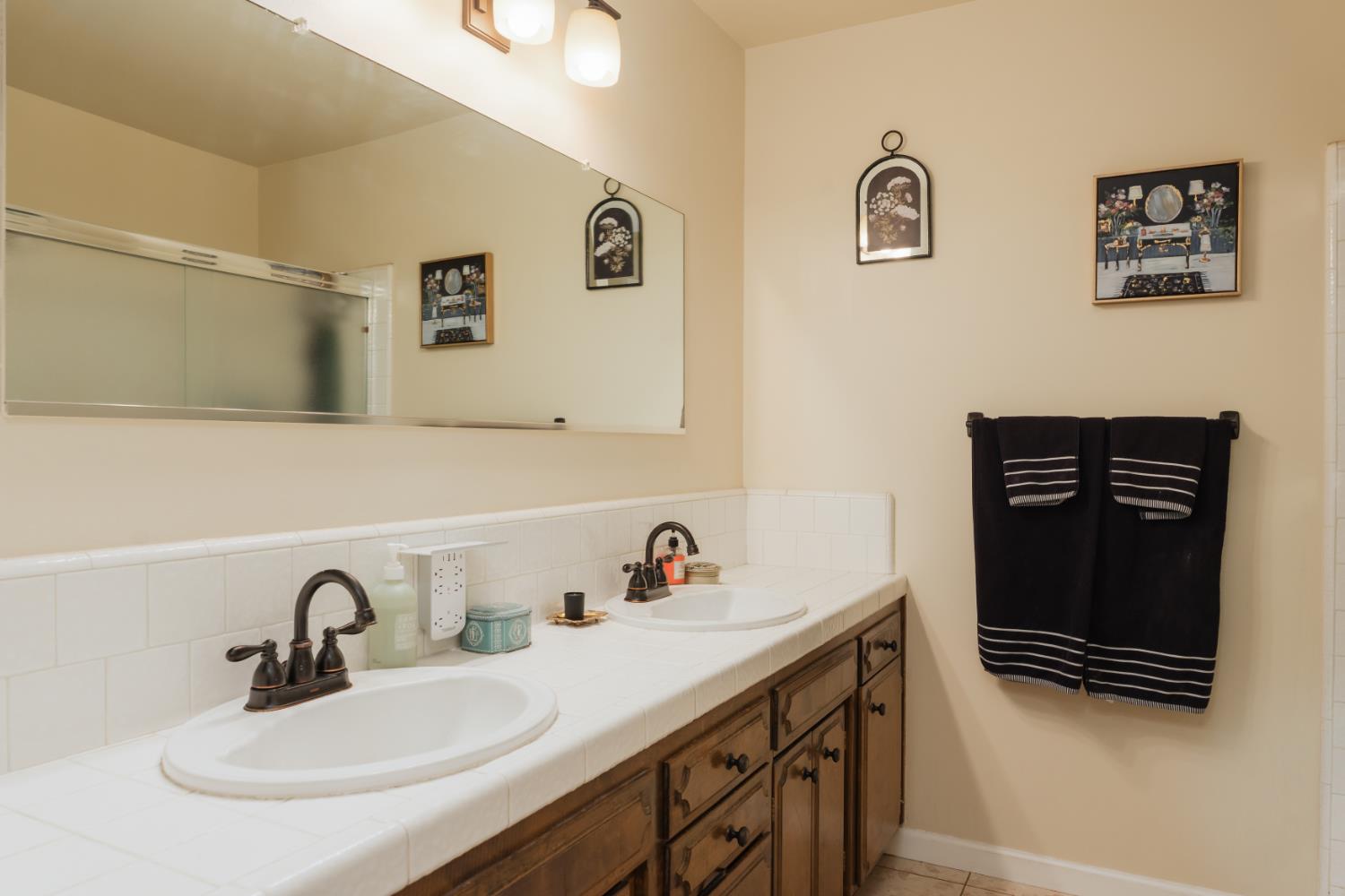 3178 W Gettysburg Ave, Fresno, CA 93722