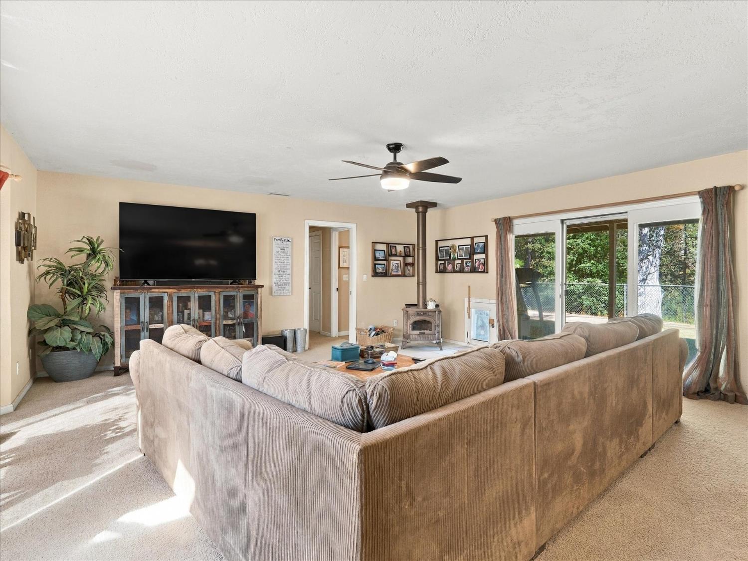 49672 Rocky Cut Rd, Oakhurst, CA 93644