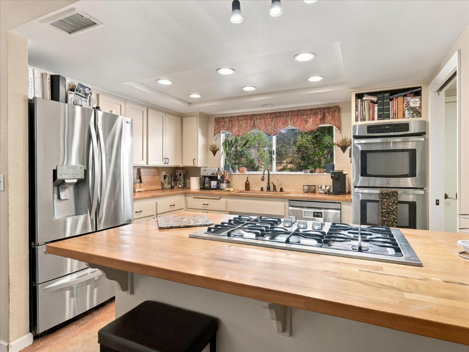 49672 Rocky Cut Rd, Oakhurst, CA 93644