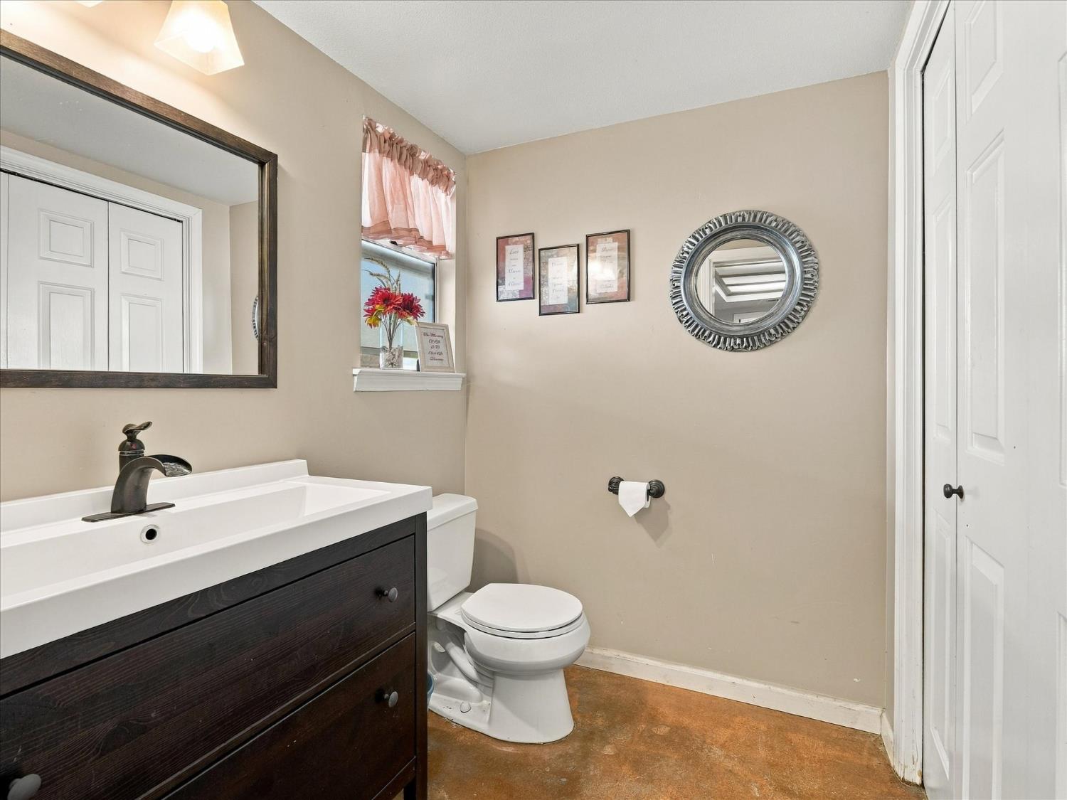 49672 Rocky Cut Rd, Oakhurst, CA 93644