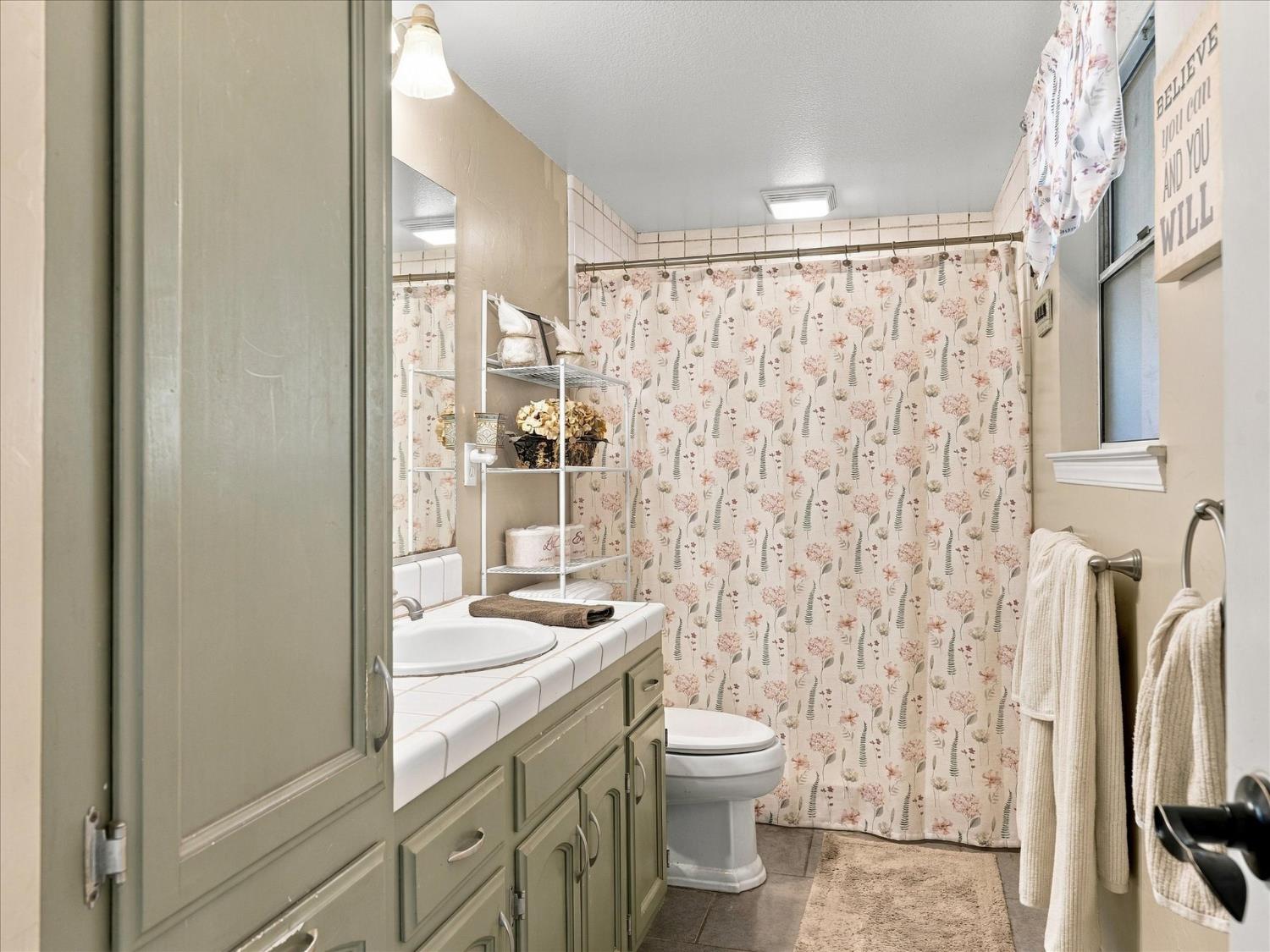 49672 Rocky Cut Rd, Oakhurst, CA 93644