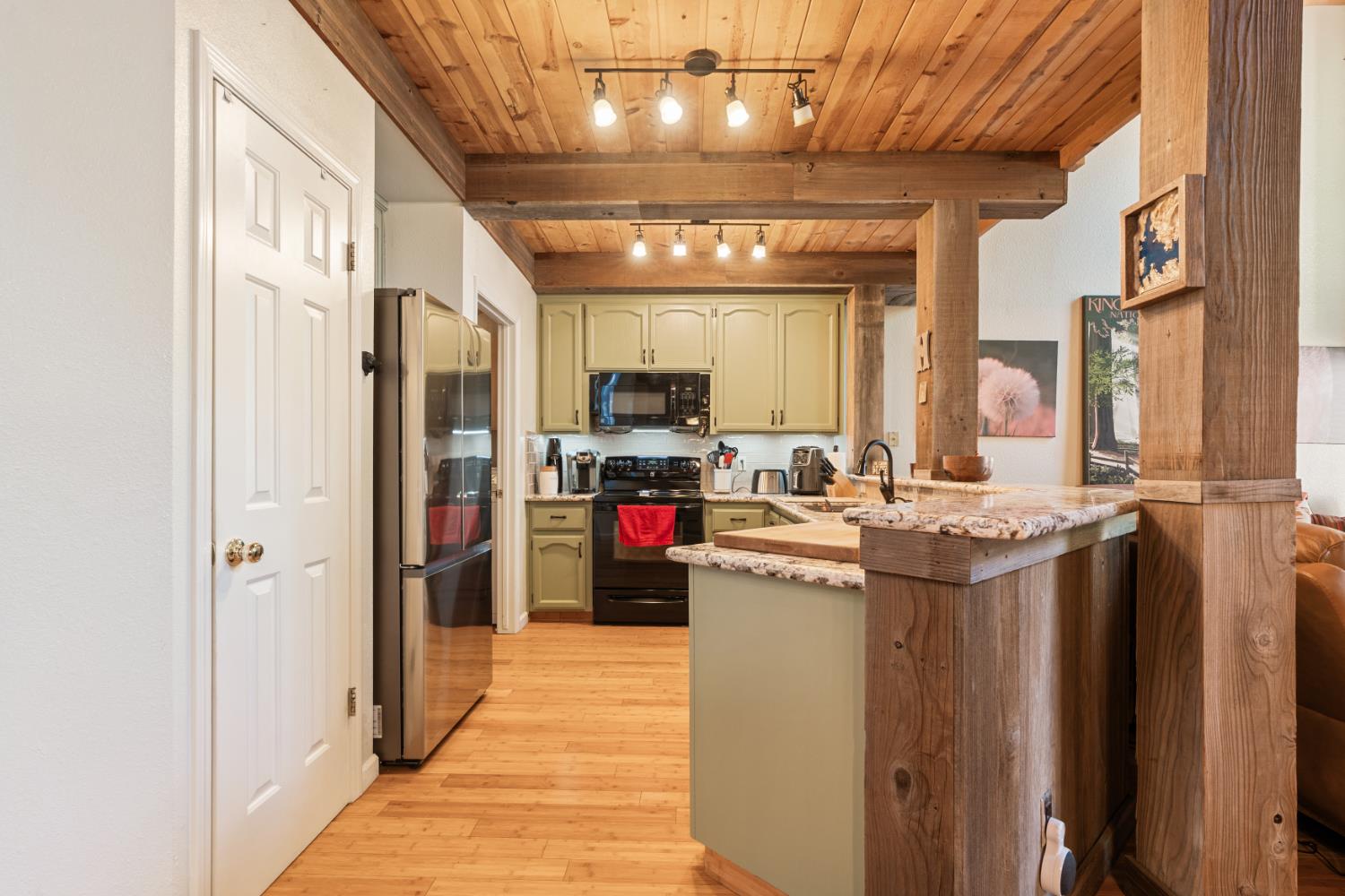 40735 Silver Tip Lane, Shaver Lake, CA 93664