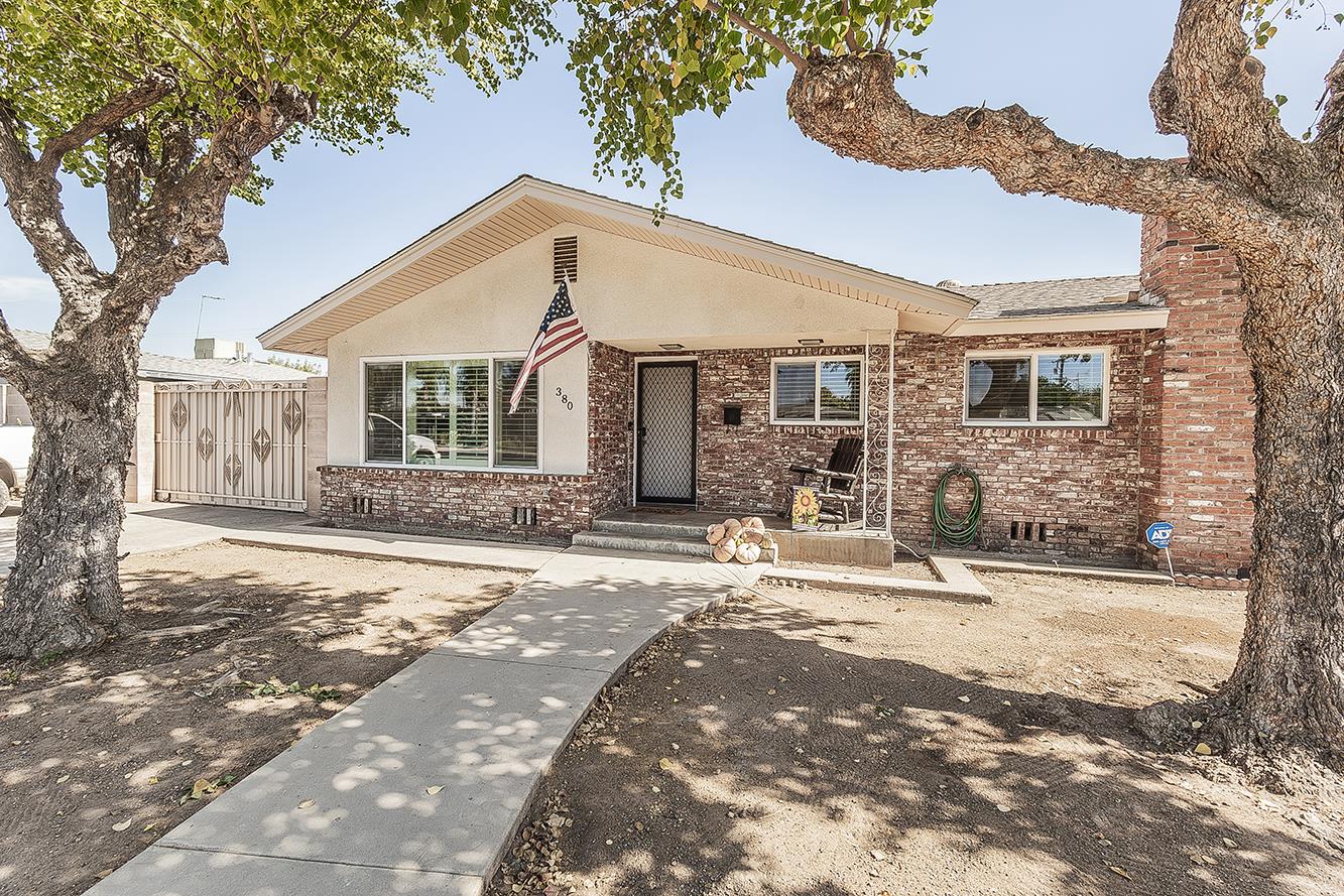 380 N Garden Dr, Dinuba, CA 93618
