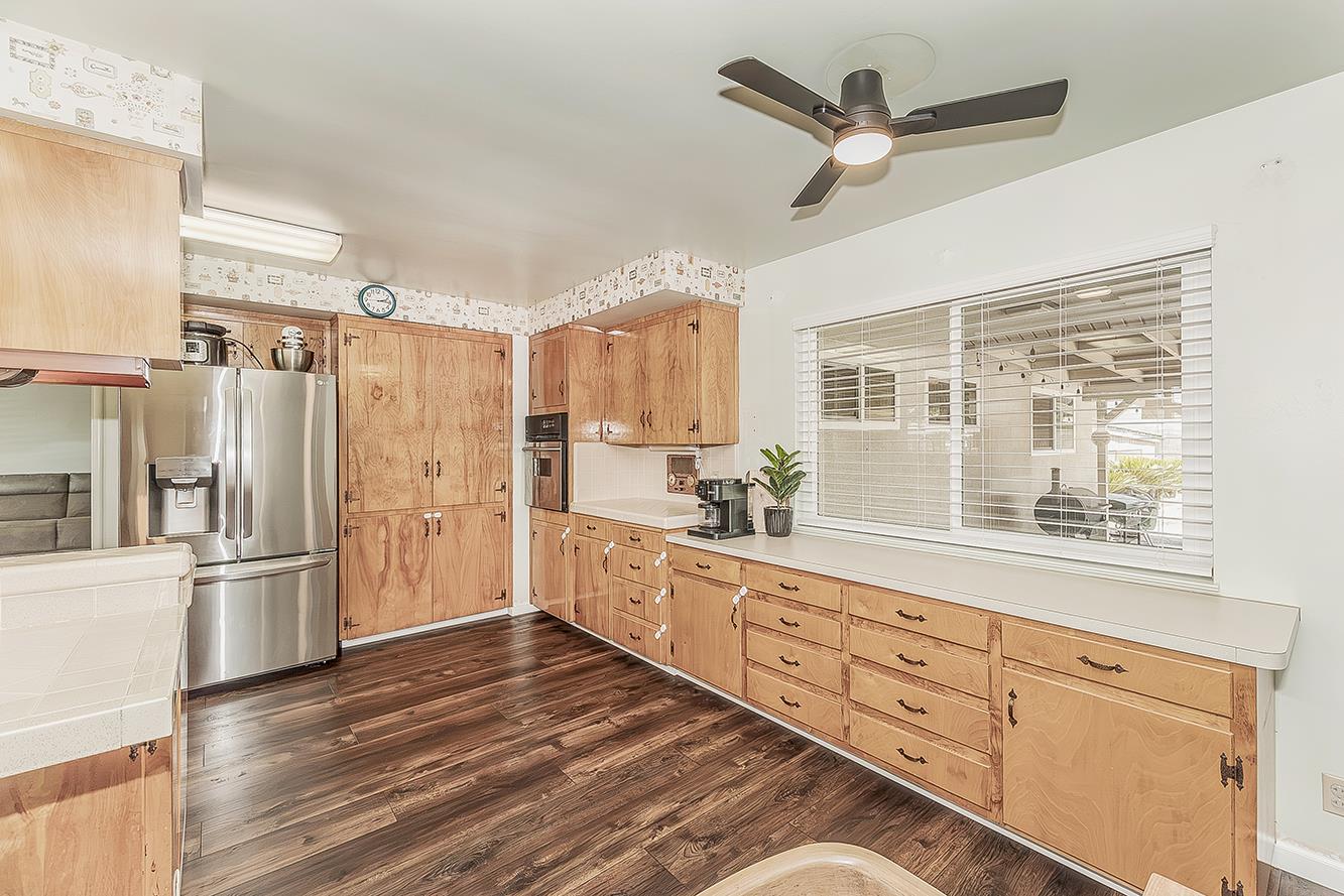 380 N Garden Dr, Dinuba, CA 93618
