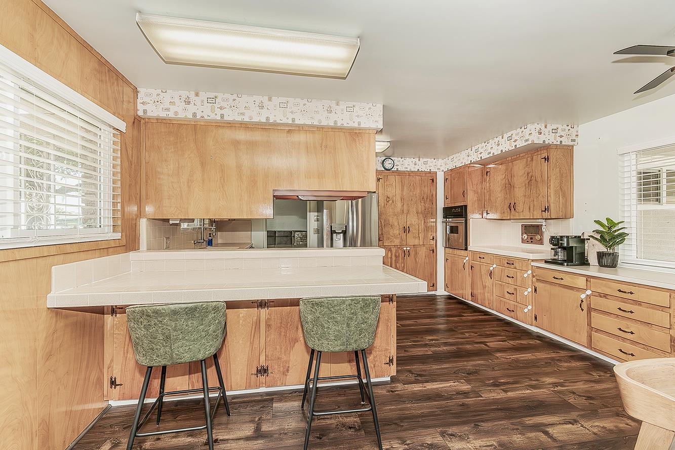 380 N Garden Dr, Dinuba, CA 93618