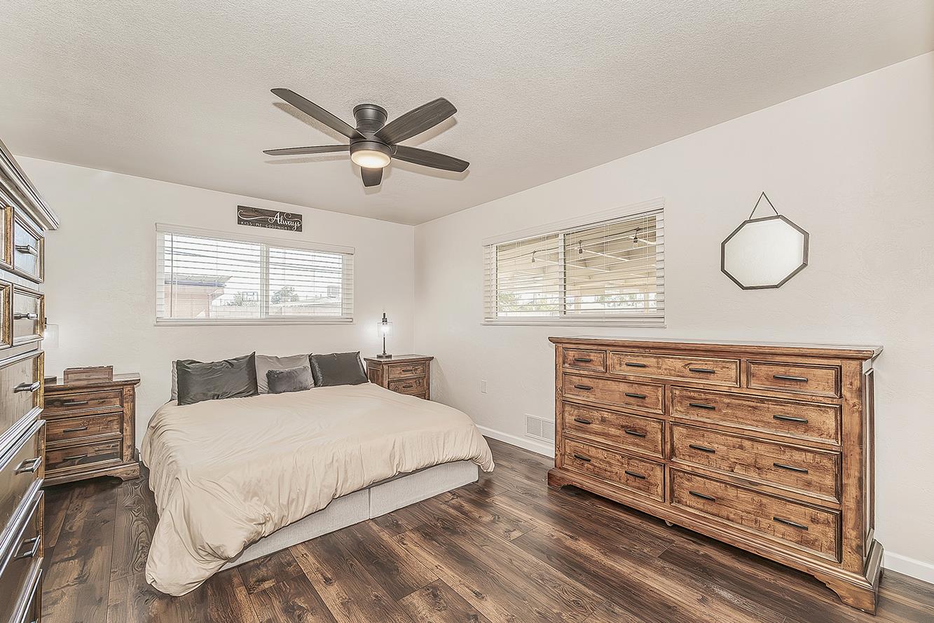 380 N Garden Dr, Dinuba, CA 93618
