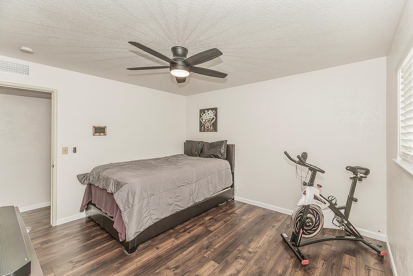 380 N Garden Dr, Dinuba, CA 93618