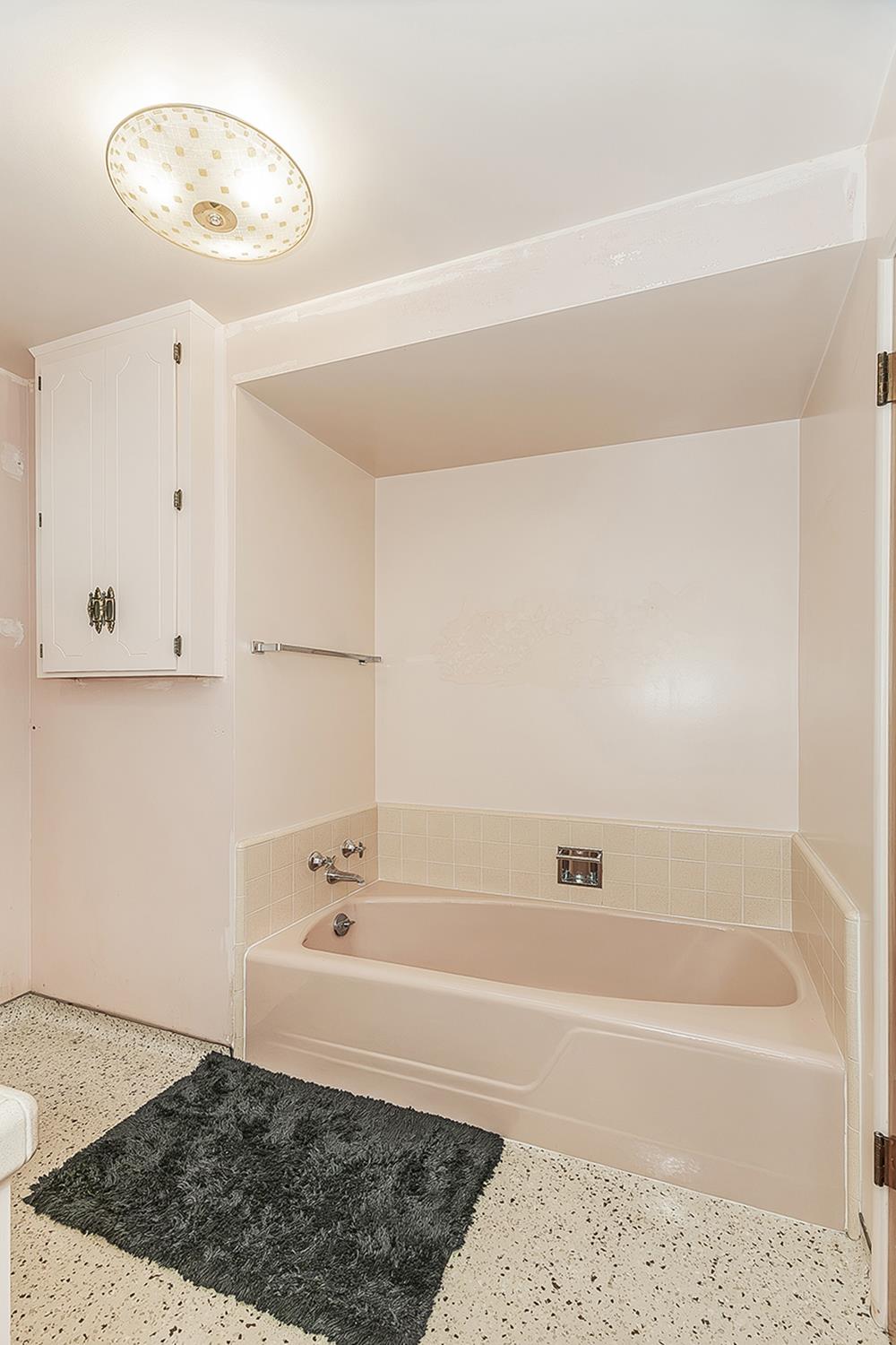 380 N Garden Dr, Dinuba, CA 93618