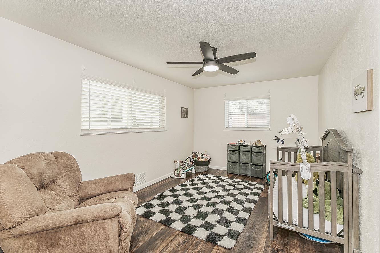 380 N Garden Dr, Dinuba, CA 93618
