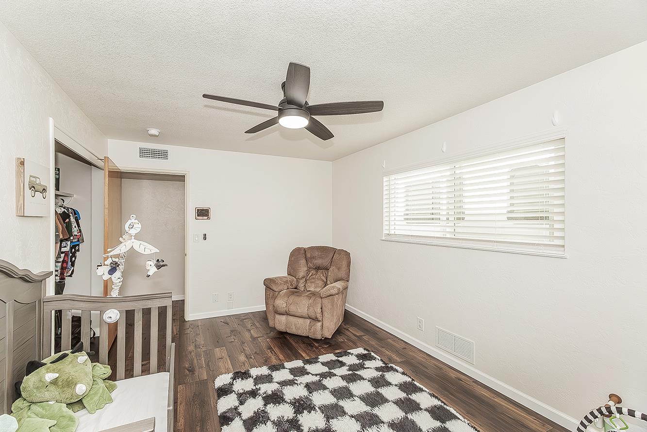 380 N Garden Dr, Dinuba, CA 93618