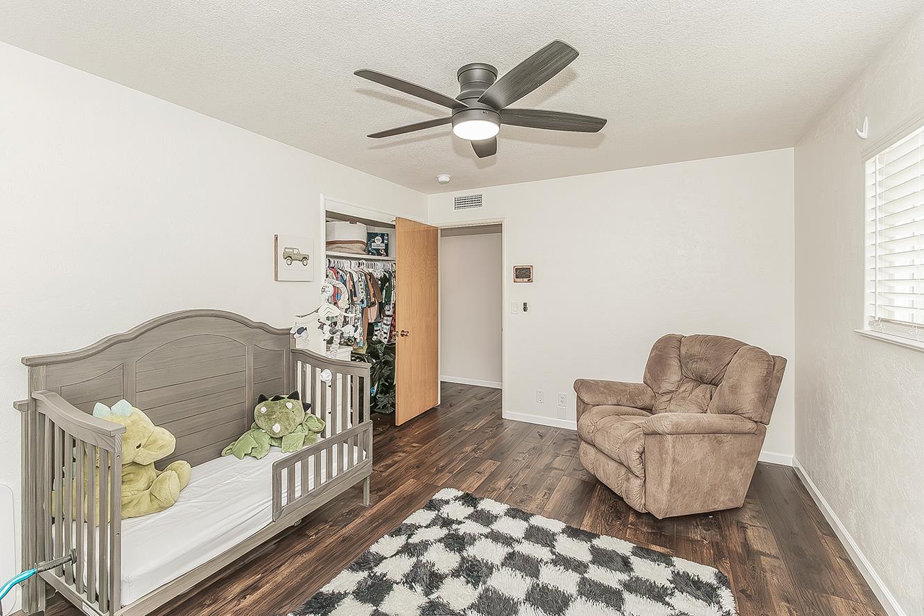 380 N Garden Dr, Dinuba, CA 93618