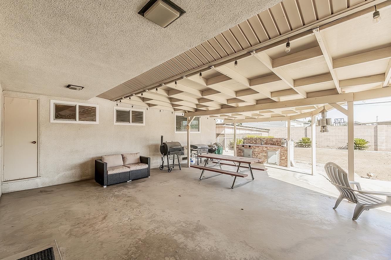 380 N Garden Dr, Dinuba, CA 93618